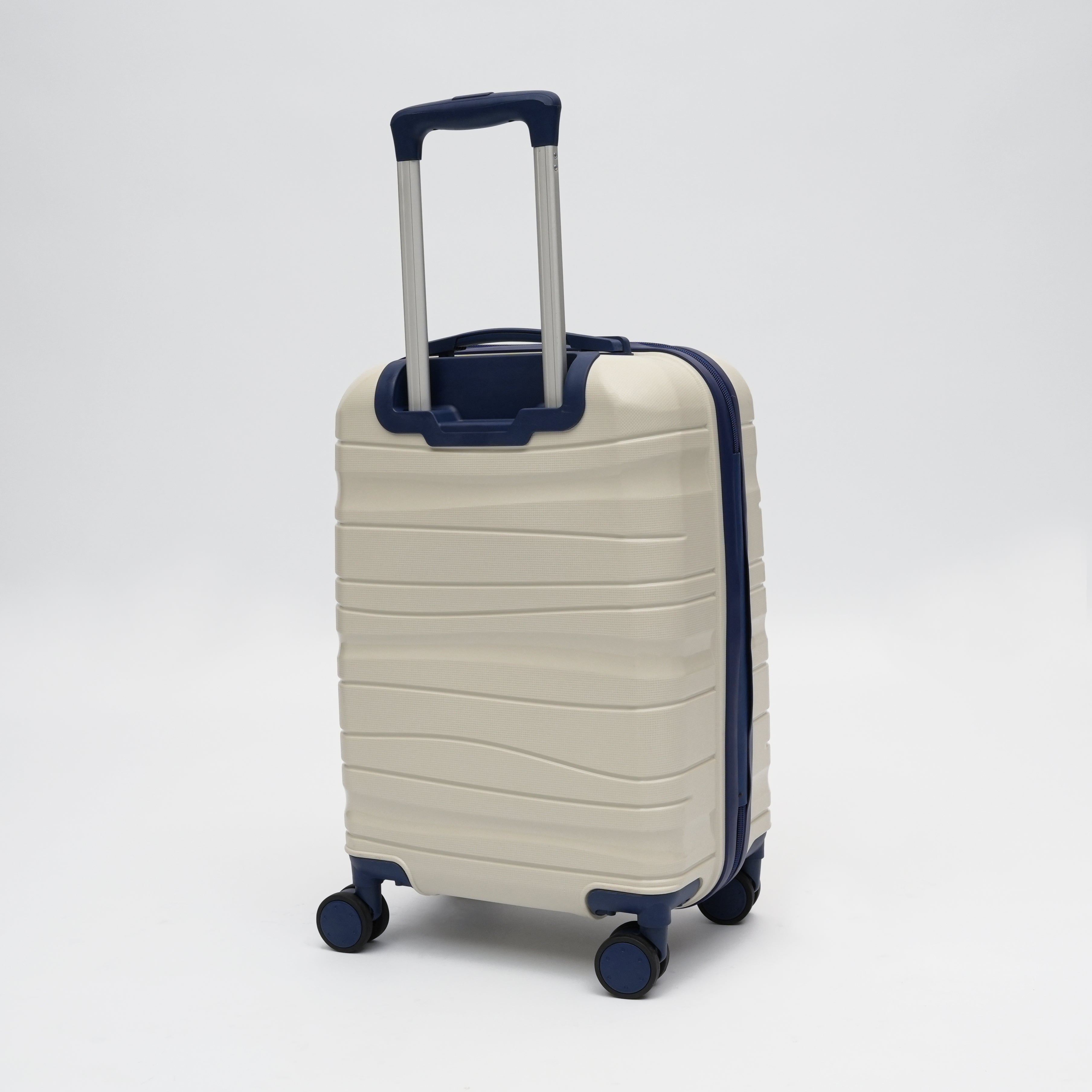 3-Piece Luggage Set with integrated luggage scale and USB port