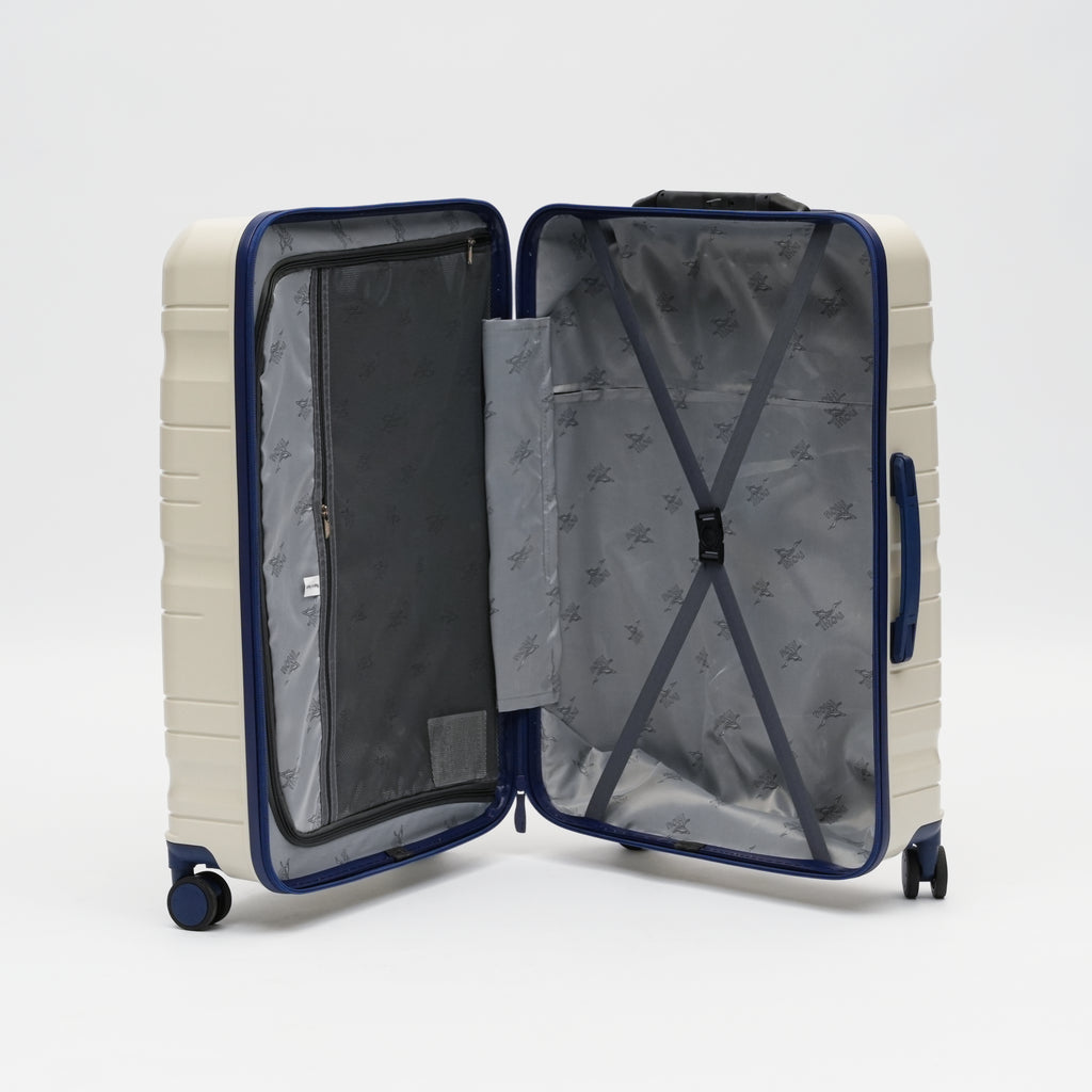 3-Piece Luggage Set with integrated luggage scale and USB port