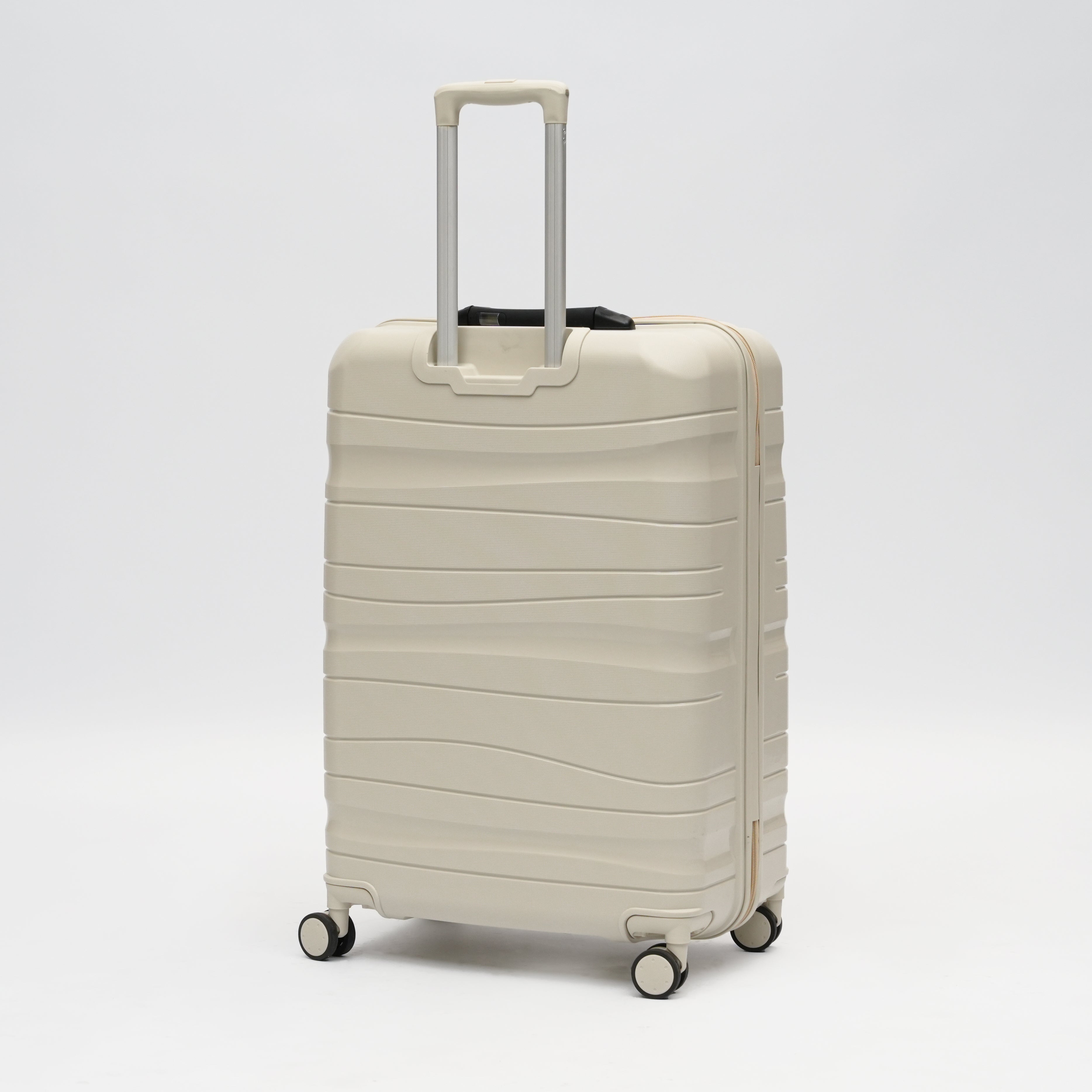 3-Piece Luggage Set with integrated luggage scale and USB port