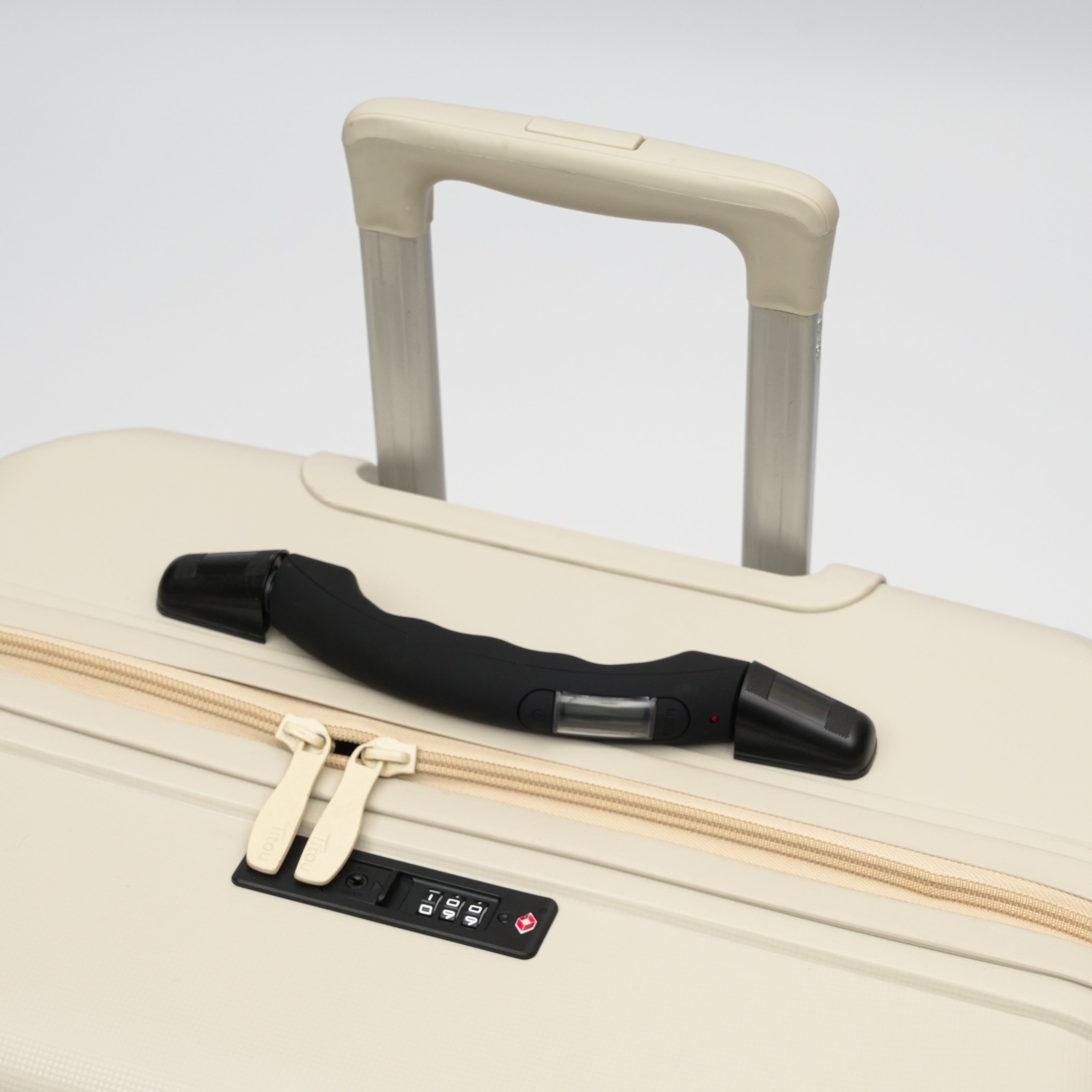 3-Piece Luggage Set with integrated luggage scale and USB port